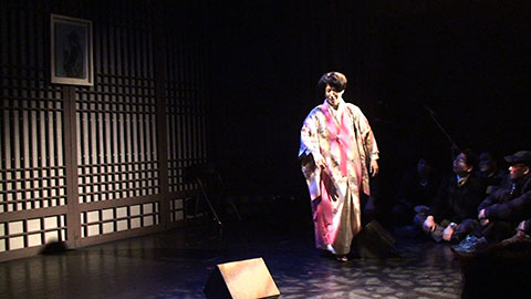 加賀谷早苗 舞踏上演「水の変態」