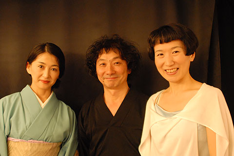 7月6日の上演後、左から渡辺梓さん、稲吉稔さん、加賀谷早苗