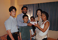 ASCHIANAの代表ヨセフ氏と子供たち、アシアナ基金のメンバー
